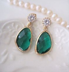 Emerald Statement Earrings,May Birthstone jewelry,Bridal earring,Unique gifts for women,Green Crystal,Emerald Green Drop Earrings,rhinestone♥ All my items are made to each order, and are made in small series!Beautiful, elegant and fabulous looking:Emerald Green Crystal Teardrop bridal earrings are featuring wonderful Emerald Crystal wing-shaped Drops which are attached to lovely Cubic Zirconia Sparkling ear postsPerfect to your wedding day !• framed generous crystal glass drops in wing shape (sl Earring Unique, Teardrop Bridal Earrings, Bridal Earring, Emerald Crystal, Swarovski Stones, Unique Gifts For Women, May Birthstone, Jewelry Bridal, Green Crystal