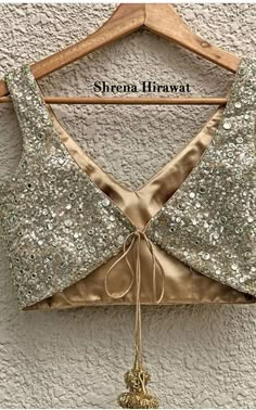 Glitter Blouse Designs, Blouse Designs Sleeveless, Lengha Blouse Designs, Sleeveless Blouse Designs, Blouse Designs Catalogue, Fashionable Saree, New Saree Blouse Designs, Blouses Designs, Latest Model Blouse Designs