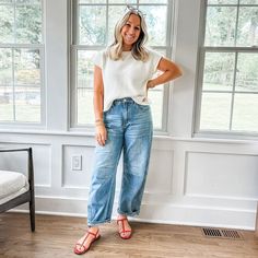 Confused by Barrel Jeans? Here's How To Master The Trend (AND 25+ Stylish Barrel Jean Outfit Ideas) - my fashion life Cropped Jeans Outfit, Cropped Pants Women