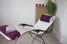 reflexology treatment room ideas - white chair! Wooden Patio Chairs, Holistic Therapy, Kitchen Chair Pads, Healing Room, Foot Reflexology, Therapy Room, Massage Room, White Chair, Studio Ideas