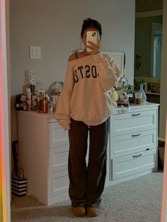 Cool Outfits College, Comfy Cute Study Outfit, Winter Fashion Comfy, Simple And Comfy Outfits, Comfy Warm Fall Outfits, Autumn Outfits Comfy, Comfy Casual Winter Outfits Aesthetic, Fall 2024 Outfits Casual, Autumn Comfy Outfit