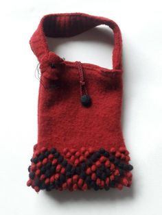 Wool Felt Art To Wear Handmade Purse Handbag Red Black. Condition is "Pre-owned". Vintage Red Pouch Bag, Vintage Red Pouch Shoulder Bag, Handmade Red Shoulder Bag For Travel, Handmade Red Shoulder Bag, Red Handmade Shoulder Bag For Daily Use, Vintage Handheld Red Shoulder Bag, Traditional Red Rectangular Shoulder Bag, Handmade Rectangular Red Bag, Handmade Red Rectangular Bag