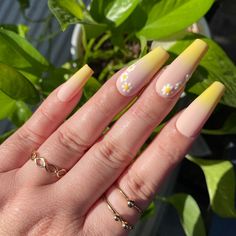 Ombre Spring Nails, Yellow And White Nails, Ombre Summer Nails, Acrylic Nails Yellow, Yellow Nails Design, Nails Glossy, Spring Acrylic Nails, Tie Dye Nails, Yellow Ombre