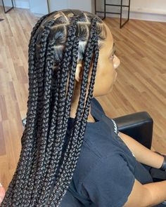 Knotted by Kenz🦋 (@wigsbykenzy) added a photo to their Instagram account: “SWIPE😍 The Medium Knotless Process” Voice Of Hair, Braids Inspiration, Bantu Knot Hairstyles, Individual Braids, Silver Hair Clip, College Ideas