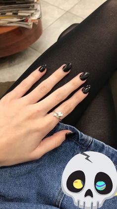 almond shaped black nails Almond Shaped Black Nails, Short Almond Shaped Nails, Almond Nails Pink, Black Almond Nails, Nail Vinyls, Black Acrylic Nails, Cute Nail Art Designs, Almond Acrylic Nails, Almond Shaped