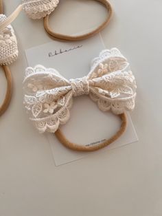 Sewn Hair Accessories, Lace Crafts Ideas, Newborn Bows Headband, Make Headbands, Lace Hair Bow, Newborn Hair Bows, Lace Hair Accessories, Diy Hair Accessories Ribbon