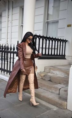 Model Hairstyles, Winter Ootd, Denim Outfits, Midi Skirts, Looks Chic, Date Outfits, Leather Outfit, Fall Fashion Outfits