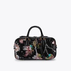 This Small Kensington Duffle Purse features a black exterior with sequin floral pattern across the front and back. There is an antiqued brass eagle head with crystals sat on the front5.9in (H), 10.6in (L), 2.7in (D)Strap length: 59.1inTwo top handlesFour antiqued brass feetAntiqued brass branded plate on the backInterior slip pocketCan fit phones up to 7inchesMaterial: LeatherStyle number: 3580909779 Knee Boots Flat, Micro Bags, Icon Shoes, Swimming Bag, Eagle Head, Bow Shoes, Bag Icon, Bow Sneakers, Black Exterior