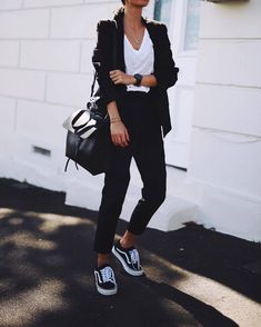 Outfit Black Vans Outfit, Fashion Combinations, Vans Outfit, 30 Outfits, Blazer Outfit, Vans Style, Black Vans, Elegante Casual, Work Clothes