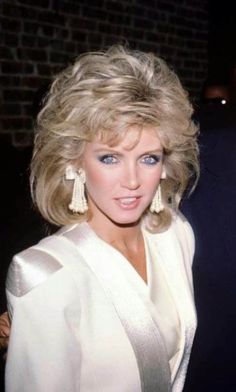 Big Hair Styles For Long Hair, Blonde 80s Hair, 80s Wigs For Women, Big Hair 80s Hairstyles, 80s Hair Wigs, 1980's Wigs, 1980s Hair, Donna Mills, 80s Hair