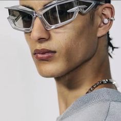 Futuristic Sunglasses, Trendy Eyewear, Y2k Sunglasses, Shield Sunglasses, Cat Eyes, Style Punk, Cool Sunglasses, Futuristic Technology, Disco Party