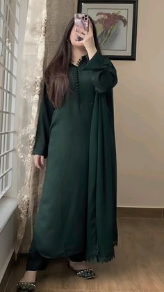 Long Georgette Kurtis, Winter Fancy Outfits Dresses, Long Kameez Design, Party Dress Classy Elegant, Plane Clothes, Modest Casual Outfits, Velvet Dress Designs