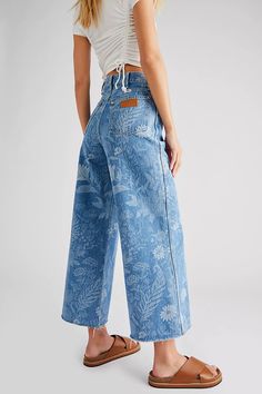 Wrangler World Wide Crop 662 Jeans | Free People Cute Wide Leg Jeans, 70s Inspired Fashion Summer, 90s Casual Fashion, 70s Summer Fashion, Boho Fashion Casual, Detailed Denim, Bright Clothes, Patterned Denim, Modern Hippie Style