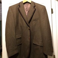 Murano Men's Brown 100%Lambswool Double Vented Sport Coat Blazer Jacket Size: Xl Pre-Owned, Pristine Condition No Holes, No Flaws, No Stains Very Well Kept In A Smoke And Pet Free Environment Shoulder Seam To Shoulder Seam: 21 1/4" Shoulder Seam To End Of Sleeve: 25 1/2" Underarm To Underarm When Laid Flat With Buttons Closed: 25" Length From Top Of Collar To Hem: 33 1/2" Brown Flat Front Suits For Winter, Brown Wool Sport Coat With Flat Front, Semi-formal Brown Winter Suits, Brown Wool Sport Coat With Lapel Collar, Brown Wool Suit For Winter, Brown Wool Suits For Winter, Brown Wool Sport Coat With Suit Collar, Brown Wool Suits With Pockets, Brown Wool Single Breasted Sport Coat