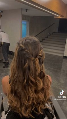 Hairstyles For High School Dance, Hairstyle Ideas For Formal Event, Long Hairstyles For Formal Events Down, Prom Hairstyles For Wavy Hair, Simple Graduation Hair, Curled Hair Styles For Event, Wavy Hairstyles Prom, Simple Prom Hair Down Curls, Prom Hairstyles Brown Hair