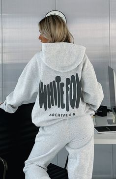 The Archive 6.0 Oversized Hoodie Melon. Head online and shop this season's latest styles at White Fox. Express delivery and AfterPay available. White Fox Jacket, White Fox Two Piece Set, White Fox Grey Hoodie, Comfort Style Clothing, White Fox Hoodie White, Comfort Hoodie Brand, White Fox Matching Sets, White Fox Tracksuit Set, Clothing Wishlist Ideas