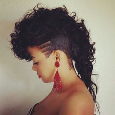 Curly Mohawk Hairstyles, Long Mohawk, Mohawk Hairstyles For Women, Protective Style Braids, Curly Mohawk, Mohawk Styles, Shaved Hair Designs, Tumblr Hair, Quick Weave Hairstyles