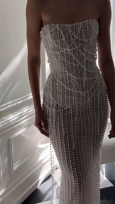 Looks Party, Pearl Dress, Dream Wedding Ideas Dresses, Prom Dress Inspiration, Pretty Prom Dresses, Gala Dresses, Reception Dress, Glam Dresses, Embellished Dress