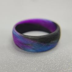 * THE RING - This particular ring boasts a traditional round band, slight comfort fit and a matte finish. The matte finish is extremely durable with a purple and blue glow. A high gloss finish is optional, leave us a note on the order if you would like a gloss finish. Made with pure carbon fiber and composite for the glow. Since each ring is individually handcrafted, there might be slight differences in each ring giving you a one of a kind piece. * PROPRIETARY NASA TECHNOLOGY IN EVERY RING - Hav Handmade Black Promise Ring, Nasa Technology, Black Wedding Ring Sets, Unique Wedding Band Sets, Glow Ring, Rings Blue, Edgy Jewelry, Blue Glow, Black Wedding Rings