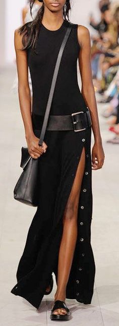 Michael Kors SS16 Pinned by @Manaro Design Jewelry | Beading | Bracelet | Necklace | Earrings Sukienki Maksi, Royal Blue Outfits, Skirt Diy, Blue Outfits, Woman Walking, فستان سهرة, Black Women Fashion, Mode Inspiration, Looks Style