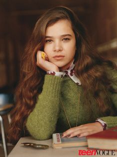 Hailee Steinfeld by Alasdair McLellan, Meet the young Hollywood´s class of 2010, Teen Vogue Norman Jean Roy, Fashion Highlights, Danielle Rose Russell, Shailene Woodley, Woman Reading, Hailee Steinfeld, Fashion Photoshoot