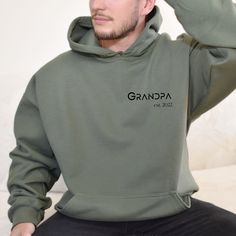 Our GRANDPA T-shirt / sweatshirt / hoodie - the ideal gift for a grandpa or grandpa-to-be. Make your husband or one of your loved ones happy with our personalized grandpa top. You are welcome to personalize it with your desired name or date - but this is optional. It is also the ideal gift for a birthday, Christmas, a birth or just for in between ♡ Our clothing is made to order with a lot of love especially for you. We are also happy to change the font color upon request. Would you like a differ Grandpa Announcement, Hoodie Personalized, Grandpa Gifts, Oversized Sweatshirt, Size Charts, Sweatshirt Hoodie, Cold Day, Unisex Clothing, Ideal Gift