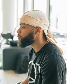 Black Man Haircut Fade, Paracord Armband, Black Men Haircuts, Head Scarf Styles, Guys Clothing Styles, Beard Grooming, Cap Men, International Fashion, Hair Cut