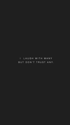 a black background with the words i laugh with many but don't trust any