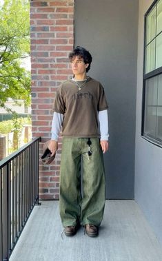 Outfits Primavera Hombre, Fall Outfit Inspo Men, Cool Casual Outfits, Soft Masc, Pants Outfit Men, Thrifted Outfits, Street Style Outfits Men, Street Fashion Men Streetwear