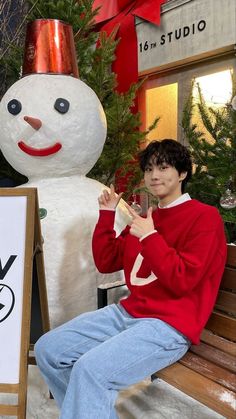 Jungwon Enhypen Christmas Theme Wallpaper, Enha Wallpaper, Christmas Lockscreen, Christmas Aesthetic Wallpaper, Winter Wallpaper, Christmas Icons, Korean Aesthetic, Christmas Gif, Homescreen Wallpaper