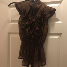 Brand New Size Small Brown Ruffled Blouse For Day Out, Brown Spring Shirt For Day Out, Brown Ruffled Top With Short Sleeves, Chic Brown Short Sleeve Blouse, Brown Ruffled Short Sleeve Blouse, Brown Shirt, Shirt Color, Colorful Shirts, Top Blouse