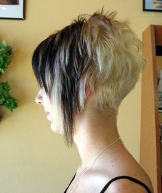 Goth Pixie Haircut, Nimona Haircut, Sick Hairstyles, Hairstyles Alt, Enby Hair, Short Hair Plus Size, Pixie Haircut Ideas