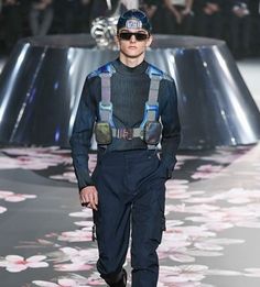 Dior Runway Men, Dior Men Fall 2023, Punk Fashion Men, Space Punk, High Tech Fashion, Dior Menswear 2022, Diesel Menswear 2022, Man Magazine, Versace Spring 2018 Menswear