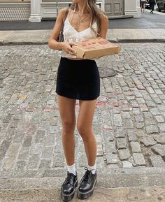 Black Mini Skirt Outfit Summer, Black Skirt Outfit Summer, Mini Skirts Outfits Summer, Black Mini Skirt Outfit, Skirt Outfits Aesthetic, Spring Skirt Outfits, Skirt Outfit Summer, Black Skirt Outfits, Skirt Outfits Summer