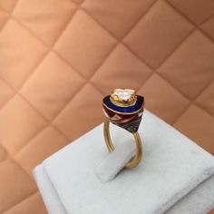 A 22K gold enamel polki ring, handcrafted in Jaipur and enameled from top craftsman. The ring has a 1 ct size rose cut diamond at the center kundan set with 24K gold. The ring is enamelled in blue colour and has three birds meticulously enameled on the outer side of ring. The diamond set is D colour with amazing lusture. A true bespoke ring is perfect for engagement. The ring is made in fine 22/24K gold.  Weighs -  10.02 g Ring Size- the band can be resized according to the beautiful lady. The band is 6 US as of now. Diamond- 1.03 ct +Praveen Jewellers Policy       https://www.etsy.com/in-en/shop/Praveenjewellers?ref=shop_sugg#policies +Praveen Jewellers Shop Homepage       https://www.etsy.com/in-en/shop/Praveenjewellers Note: # You will receive the same product as you see in the image. N Jewellers Shop, G Ring, Kundan Set, Three Birds, Bespoke Rings, Beautiful Lady, Indian Style, Diamond Set, Gold Enamel