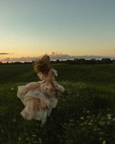 Demeter Aesthetic, Running Through A Field, Pjo Cabins, Blowing In The Wind, Ethereal Aesthetic, Fotografi Vintage, Shotting Photo, Princess Aesthetic