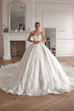 Lace Ball Gown Elmi - Olivia Bottega Hourglass Waist, Olivia Bottega, Pretty Wedding Dresses, Lace Ball Gowns, Dream Wedding Ideas Dresses, Light Ivory, Gowns Online, Princess Wedding, Gown Wedding