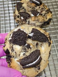 🍪🍫 Chewy Desserts, Aesthetic Dinner Food, Cute Baked Goods, Junk Food Snacks Aesthetic, Cookie Monster Cookies, Oreos Cookies, Cookies And Cream Cookies, Soft Chewy Cookies, Giant Cookies