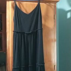 Didn't Like How It Fit But Super Cute! Casual Sundress For Night Out, Black Flowy Sundress In Casual Style, Casual Black Sundress, Black Sleeveless Midi Dress, Sweetheart Neckline Dress, Green Shirt Dress, Lularoe Julia Dress, Chic Pattern, Julia Dress