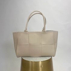 For any off-duty or on-duty occasion! This handbag is your new every day bag that comes with a removable interior pouch so you can easily store your smaller belongings! Its modern silhouette will make it stand out wherever you go! White Swan, Day Bag, Everyday Bag, White Summer, Off Duty, Clutch Wallet, Summer Sale, Make It, Every Day