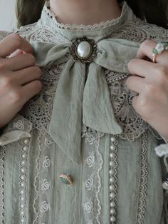 Goth Cottagecore, Blouse With Bow, Historical Dresses, Green Blouse, Mode Vintage, Looks Vintage, A Dress, Victorian Fashion, Modest Fashion