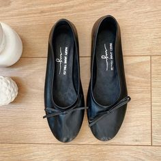 Gucci Mules Outfit, Mules Outfit, Vintage Ballerina, Ballerina Shoes Flats, Classy Shoes, Shoes Handmade, Ballerina Shoes, Black Leather Shoes, Women's Flats