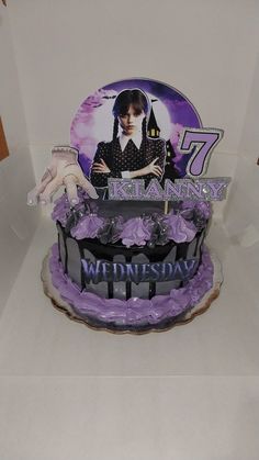 Wendsday Birthday Party Decor, Wensday Adams Party Ideas Cake, Cake Wensday Adams, Wensday Adams Cake Ideas, Wendsday Adams Cake, Pastel Merlina Addams, Wednesday Adams Cake Ideas, Wensday Cake Ideas, Wednesday Addams Birthday Party Cake