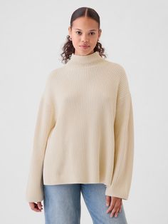 Oversized Split-Hem Mockneck Sweater | Gap Cream Sweatshirt Outfit, Rich Girl Fashion, Cream Sweatshirt, Internet Famous, Mockneck Sweater, Sweater Cream, Sweatshirt Outfit, Fashion 2024, Cute Fall Outfits