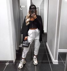 Balenciaga Triple S Outfit Woman, Balenciaga Triple S Outfit, Triple S Outfit, Chinese Street Style Fashion, Balenciaga Outfit, Casual Outfit Inspiration, Cute Lazy Outfits, Eve Outfit, Athleisure Outfits