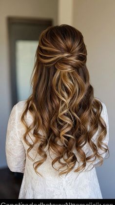 Simple Wedding Hairstyles Braids, Bridesmaid Down Do, Bridal Down Hairstyles Curls, Half Up Half Down Wedding Hair Simple, Simple Elegant Hairstyles Medium, Bridal Hair Down Medium Length, Half Up Half Down Wedding Hair Long, Wedding Hair Medium Length, Medium Length Bridal Hair