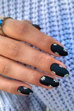 Nagellack Trends, Flower Nail Designs, Her Nails, Black Nail, Oval Nails, Chic Nails, Nail Arts, Flower Nails, Cute Acrylic Nails