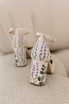 Lavender Embroidery, Comfortable Bridal Shoes, Elegant Wedding Shoes, Fun Wedding Shoes, Embroidery Wedding, Wedding Shoes Comfortable, Elegant Heels, Wedding Flats, Bridal Sandals