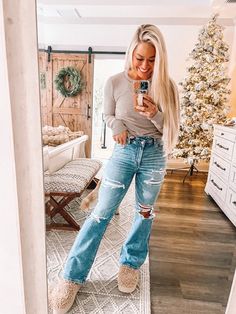 Cute And Functional Outfit, Holley Gabrielle Outfits, Tube Top Outfit Winter, Autumn Astetic, Holley Gabrielle, Realtor Outfits, Fall Fashion Trends Casual, Mom Fits, Shacket Outfit