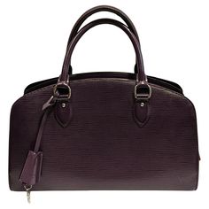 Louis Vuitton Purple Epi Patent Jasmine Bag Louis Vuitton Violet Epi Patent Jasmine Bag. This handbag is made from Louis Vuitton's signature violet textured epi leather. The bag has leather top handles and is decorated with polished silver hardware. Fit: Women Category: Bags Subcategory: Handbags Designer: Louis Vuitton Model: Pont Neuf Vintage Material: Leather Color: Violet Measurement: Width 35 cm 13,77 inches / Height 23 cm 9,05 inches/ Depth 10 cm 3,93 inches Classic Purple Rectangular Bag, Classic Pouch Bag With Handles, Luxury Purple Shoulder Bag For Office, Luxury Purple Pouch Bag, Luxury Purple Bag With Top Carry Handle, Classic Purple Bag With Detachable Handle, Luxury Purple Bags With Double Handle, Classic Purple Bag With Top Carry Handle, Classic Purple Top Handle Bag